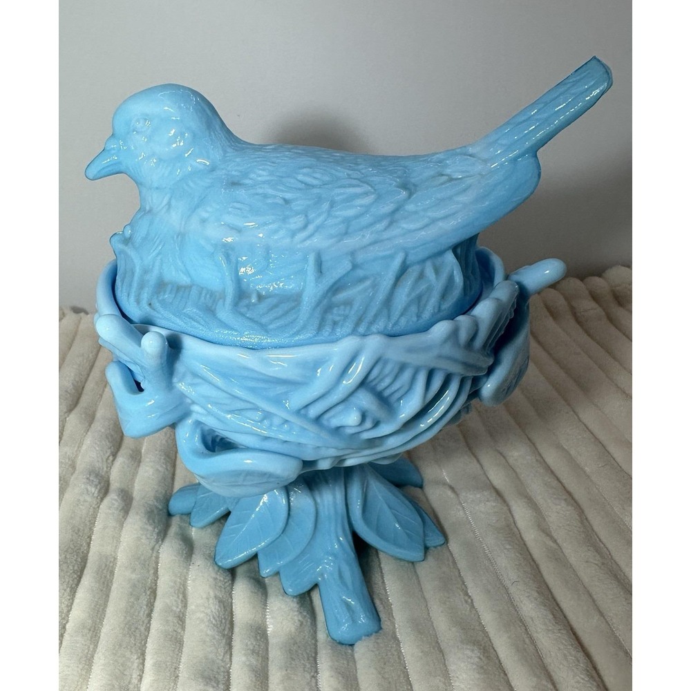 Vtg WESTMORELAND Blue Milk Glass Bird On Nest Covered Footed Candy Dish + Lid